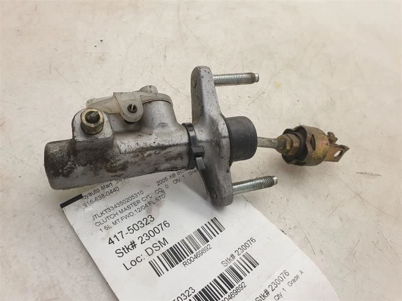 04-06 SCION XA 1.5L FWD AT CLUTCH MASTER CYLINDER  - Image 2 of 4