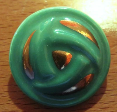 BOUTON PORCELAINE émaillée VERT ANIS ancien motifs ART DECO rehauts OR- ø: 26 mm - Photo 1/2