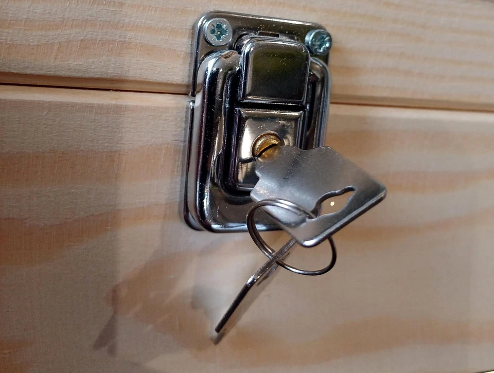 Large Wooden Chest 30x20cm with Key – Blank Box for Decoupage & Storage - Image 3 of 4