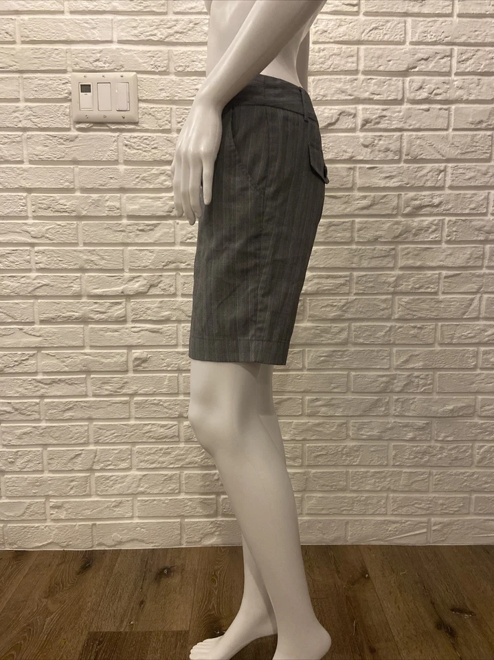 Bermuda quadriculada cinza limitada Tracy Evans tamanho 7 em excelente estado usado - Imagem 4 de 4