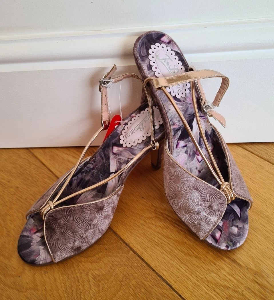 Mauve lace shop up heels