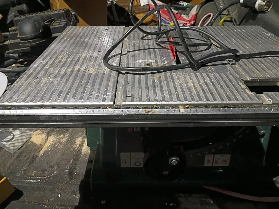 Sierra de mesa Makita 2703 10 pulgadas Foto 2 de 2