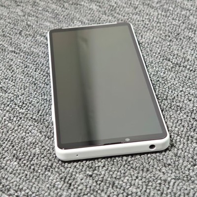 Sony Xperia 10 IV ホワイト Check out the mid-range Sony Xperia 10 IV in all its flat, tall