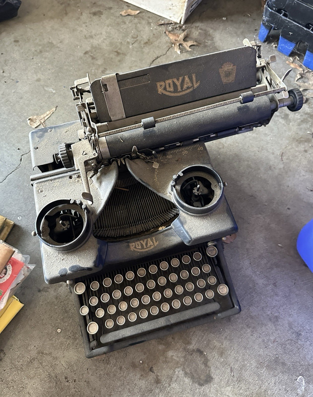 Royal Manual Typewriter Vintage Steel Construction Classic Vintage Design