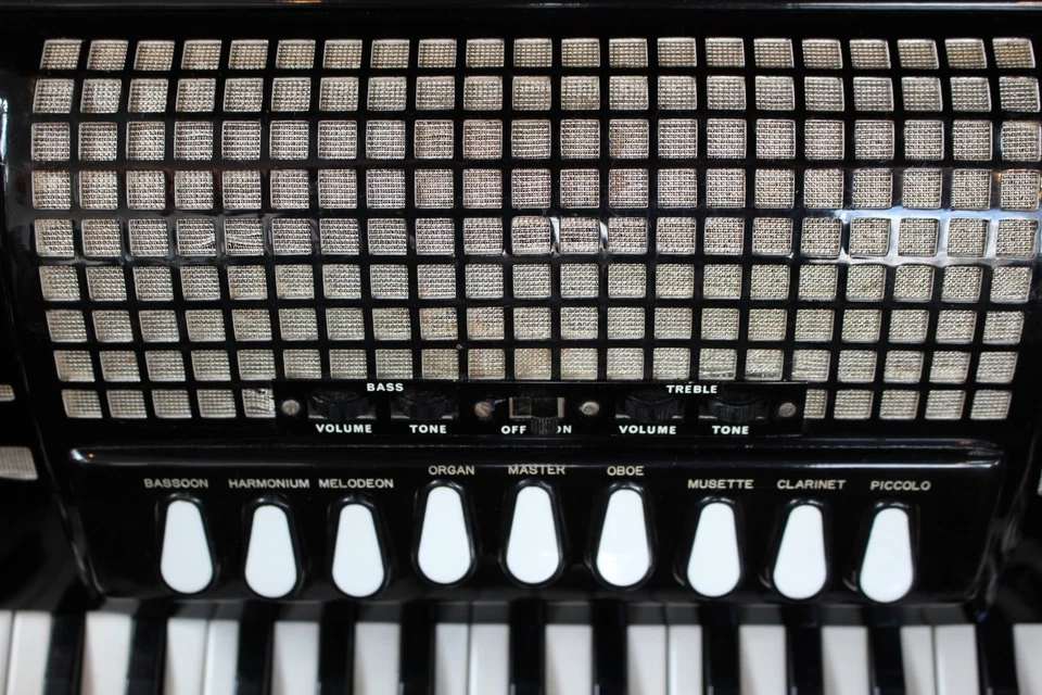 Excelsiola by Excelsior Model 520 Made in Italy Piano Accordion w/Electronics - Image 4 of 4