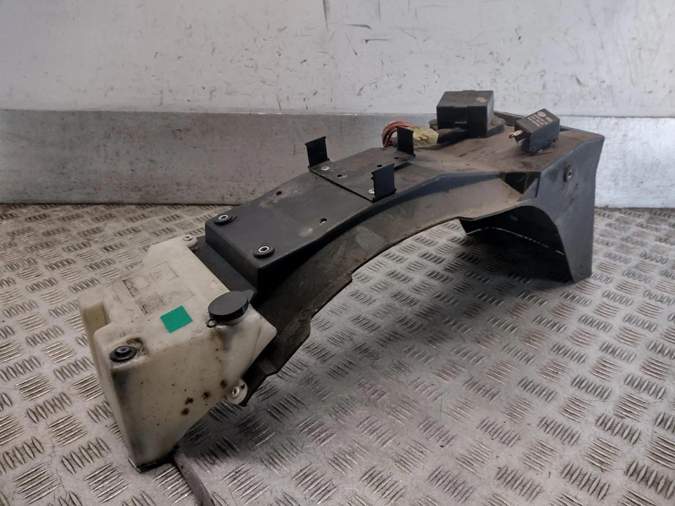 Triumph Speed Triple 885 1995 Undertray Foto 3 de 4