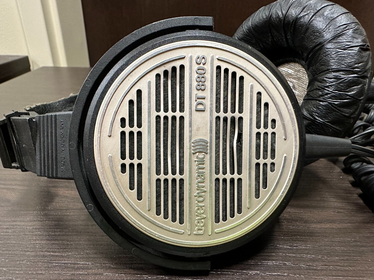 Vintage Beyerdynamic DT880 Studio! Confirmed working Vintage Beyerdynamic DT880 Studio! Confirmed working