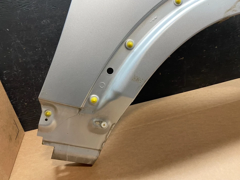 2010 to 2016 Land Rover LR4 Right Passenger Side Fender OEM J3676 - Image 3 of 4