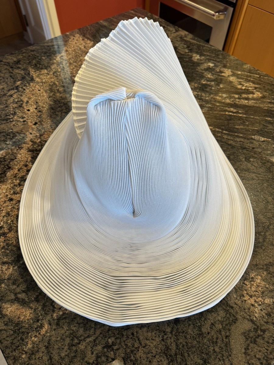 Issey Miyake Structure Pleated Orbital White Hat (Rare)$980 Issey Miyake Structure Pleated Orbital White Hat (Rare)$980