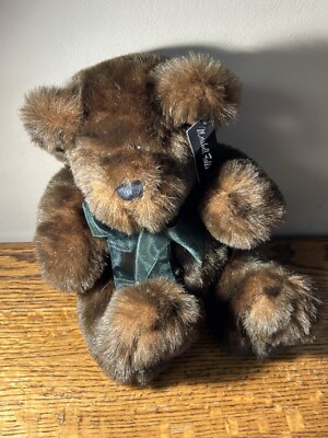 NWT Mosquito by Marshall Fields brown plush bear with green bow, 8''