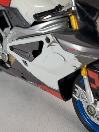APRILIA RSV 1000R die-cast 1:18 sport super bike motorcycle Maisto - Picture 7 of 9