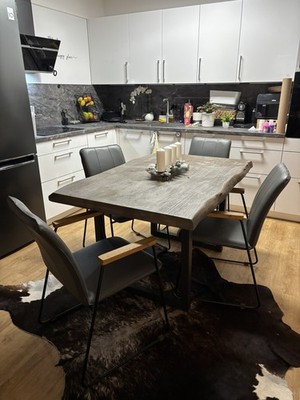 Baumkantentisch Esszimmertisch Echtholz echte Baumkante Akazie 140x76 U Beine
