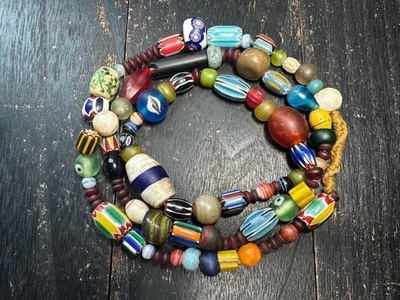 Collier de perles commerciales mixtes 34” - perles de verre chevron et perles... - Photo 1/4