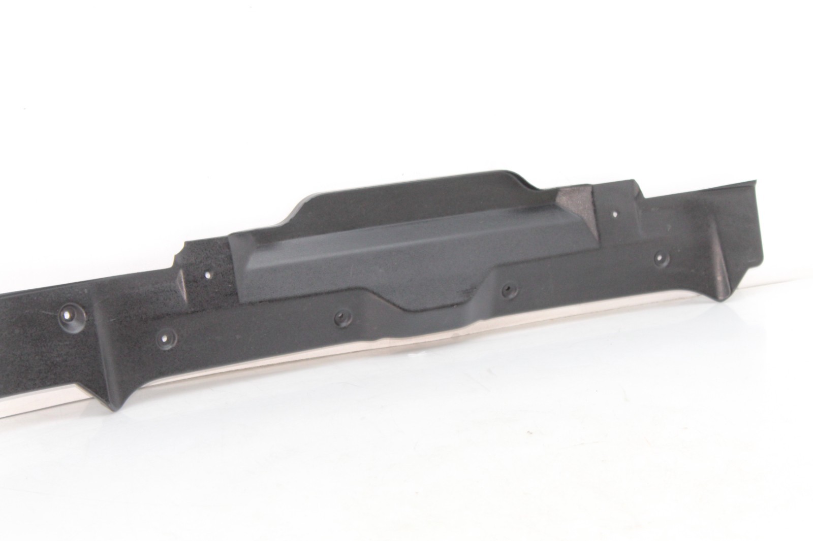 02-07 MASERATI M138 COUPE 4200 SPYDER REAR TRUNK SILL LOCK COVER PANEL T6698