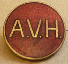 VINTAGE HUNTING HUNT ENAMEL BADGE A.V.H. AVON VALE HUNT