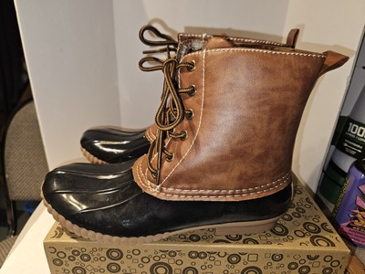 NEW AVANTI LADIES DUCK STYLE RAIN BOOTS, LACE-UP, BLACK/TAN, SZ.8, NWT
