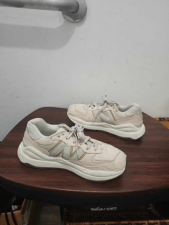 Zapatillas Mujer New Balance 57/40 Neutras �Nimbus Cloud' - Talla. 7,5  Foto 3 de 4