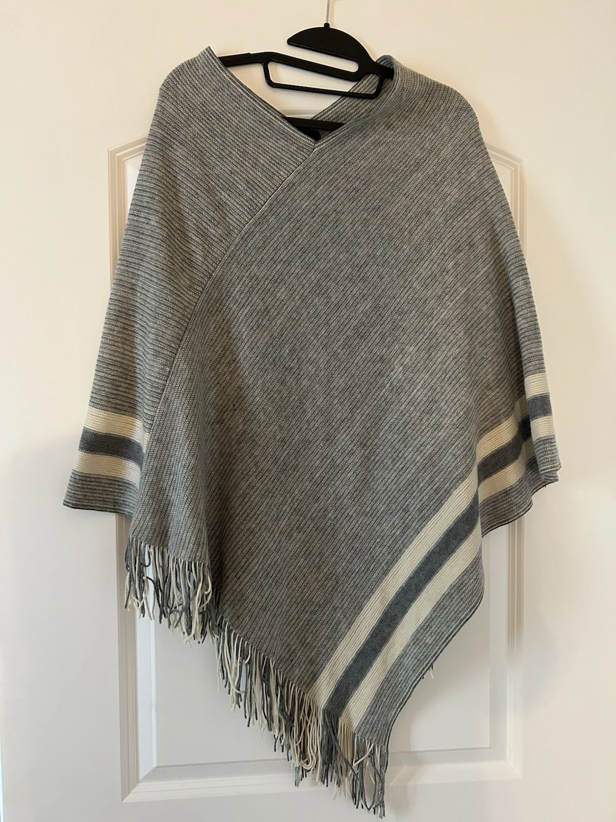 Steve Madden Gray White Chunky Knit Poncho Cape Sweater Size OSFM