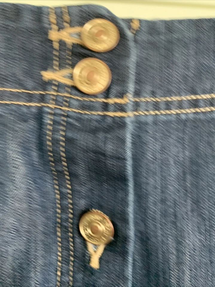 Saia jeans Izod com botões levemente usada tamanho 10 - Imagem 4 de 4