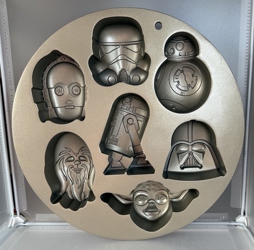 Williams Sonoma Star Wars Characters Non-Stick Cakelet Pan Lucasfilm Ltd.