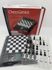 Millennium Schachcomputer Chess Genius für Einsteiger und Turnierspieler M810