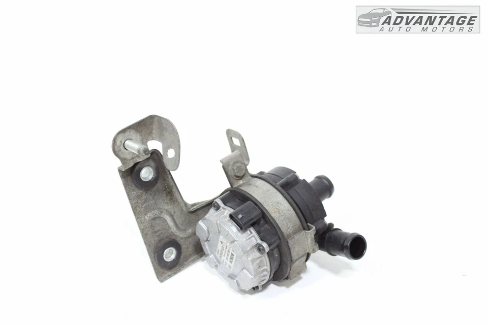 2014-20 MASERATI GHIBLI 3.0L ENGINE COOLANT AUXILIARY WATER PUMP W/ BRACKET OEM - Image 2 of 4