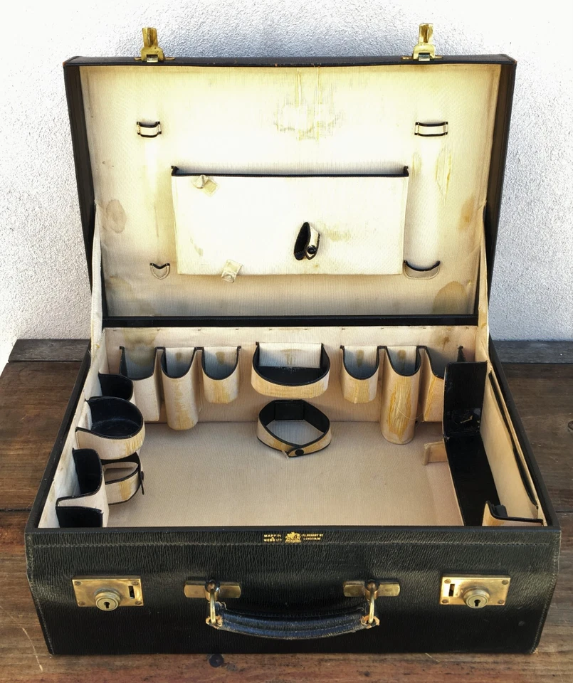 c. 1900 Ladies Mappin & Webb Vanity Travelling Case, Leather with Silk Lining - Image 2 of 4