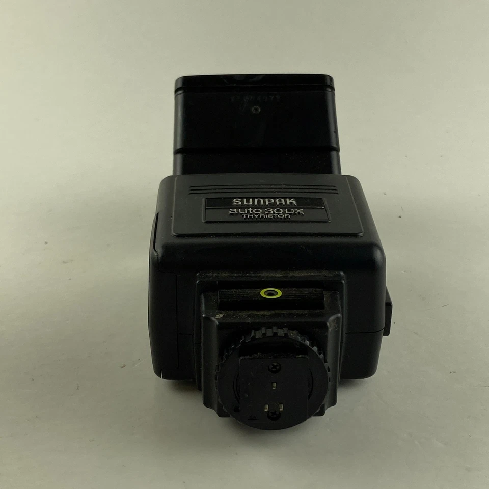 Sunpak Auto 30DX Thyristor Electronic Flash Black for Nikon Shoe Mount Camera - Image 4 of 4