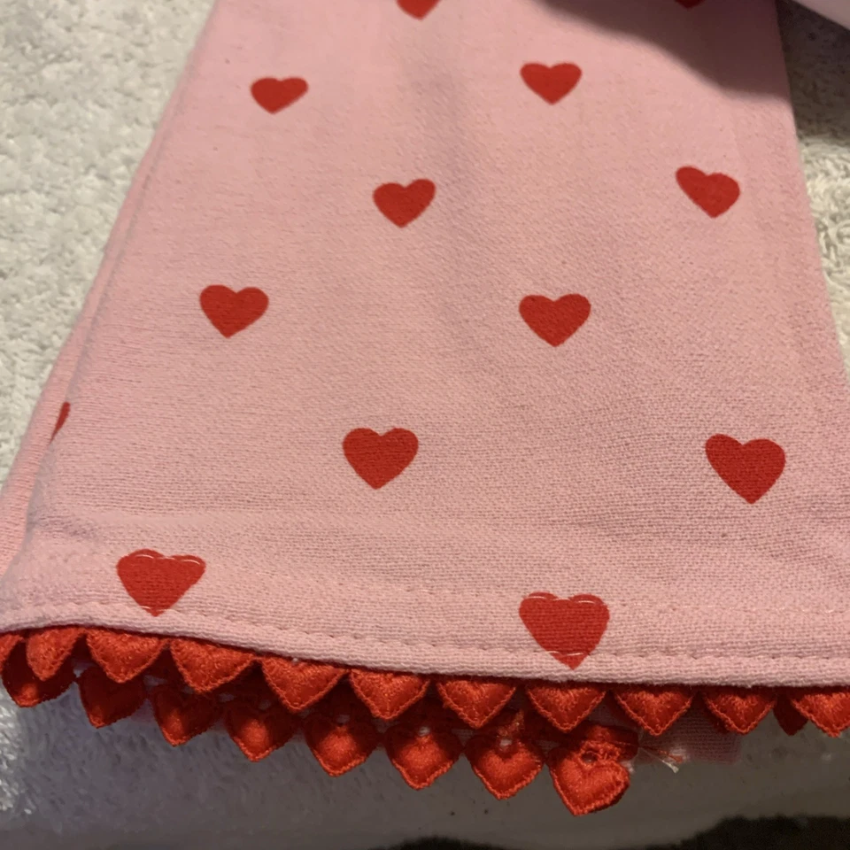 Juego de 2 toallas de plato Love Gnomes & Red Heart Print rosa y blanco de 15" x 25" cada una Foto 3 de 4