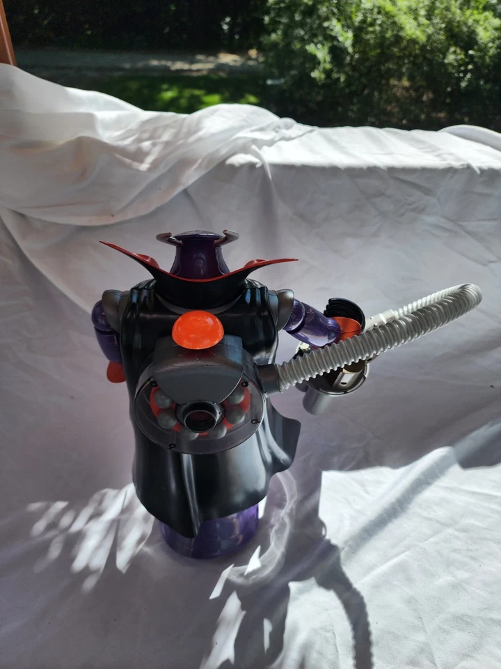 Figura Hablando 14" Emperador Malvado Electrónico Toy Story Exclusivo de Disney Store Foto 2 de 3