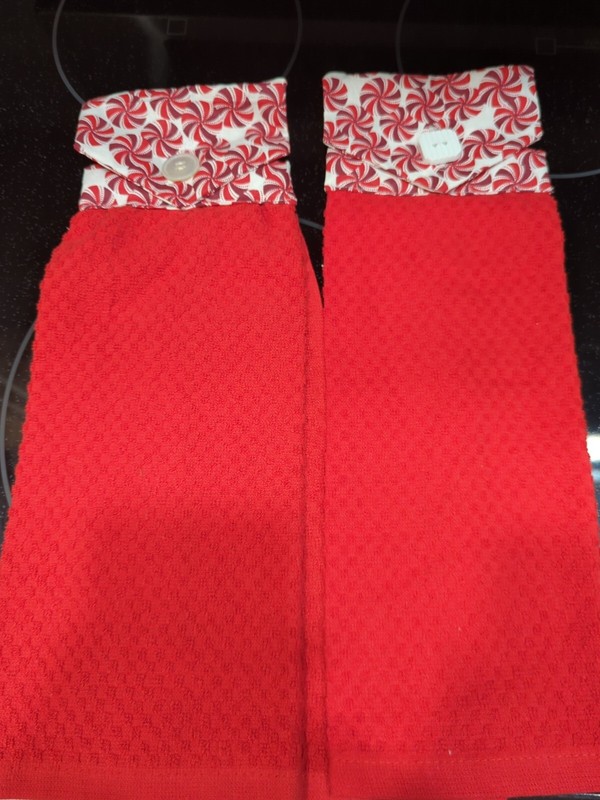 Hanging Kitchen Towels Set Peppermint Candies Or Pinwheels Red