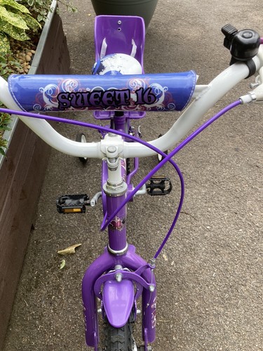 Child Bike Girls Hardly Use Looks New Removable Stabilisers Good Brakes And Bell - Picture 3 of 3