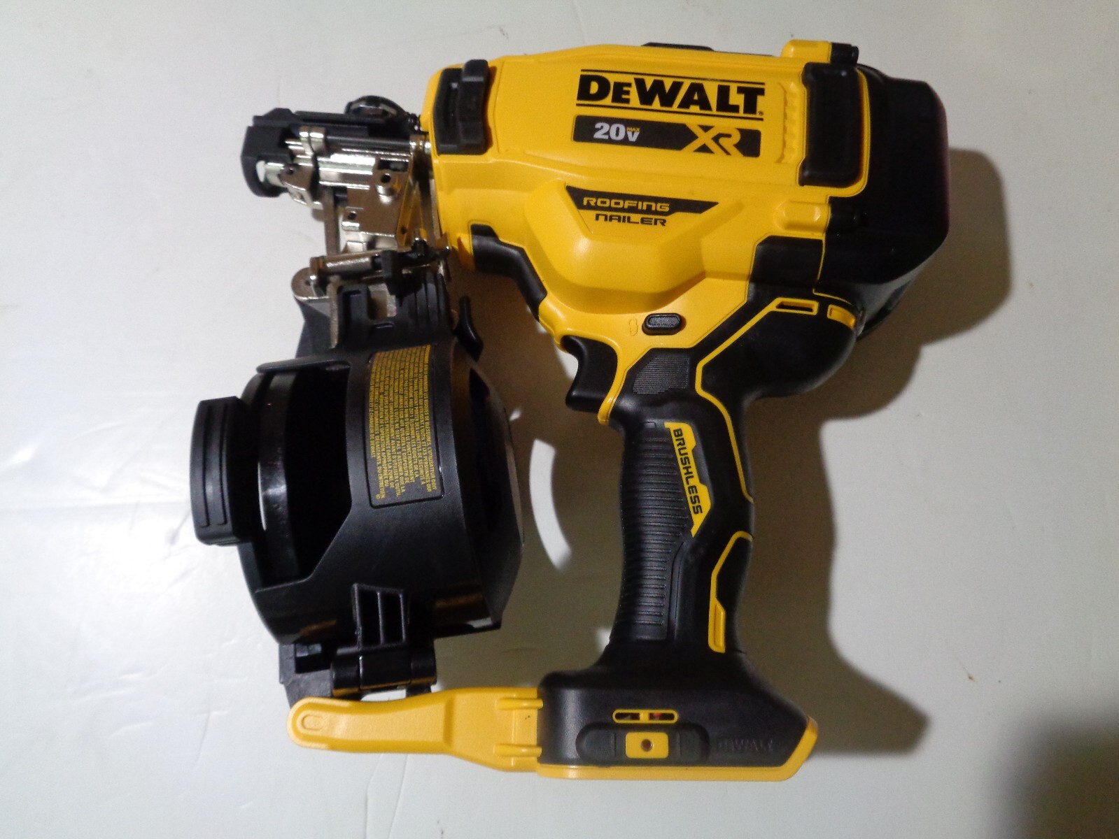 DEWALT DCN45RNB 20V MAX 15 Degree Cordless Coil Roofing Nailer lupon