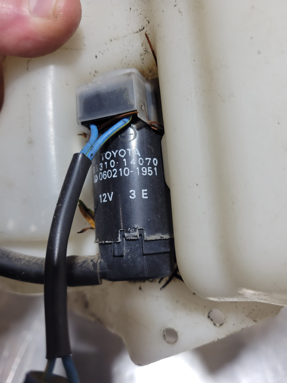 8285 TOYOTA CELICA GT GTS WINDSHIELD WASHER RESERVE RESERVOIR TANK