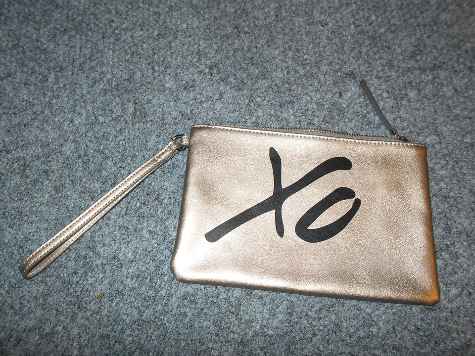 MUÑEQUERA BANANA REPUBLIC LIVE THE PRESENT XO 8,75X5,75 CUERO PELTRE CIERRE CREMALLERA Foto 2 de 3