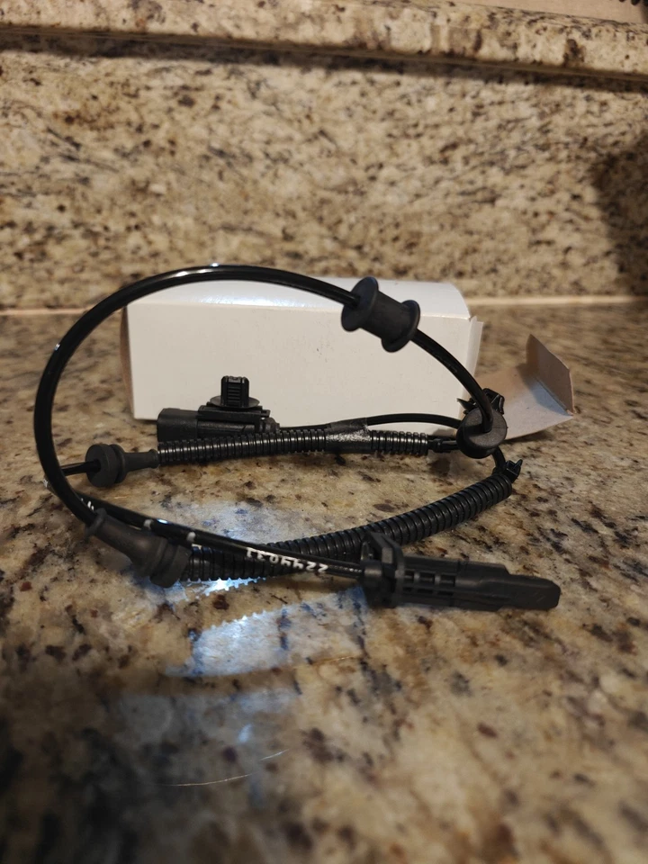 Sensor de velocidad de rueda ABS delantero para Jeep Grand Cherokee 2022-2023 Mopar 68347147AE Foto 2 de 3