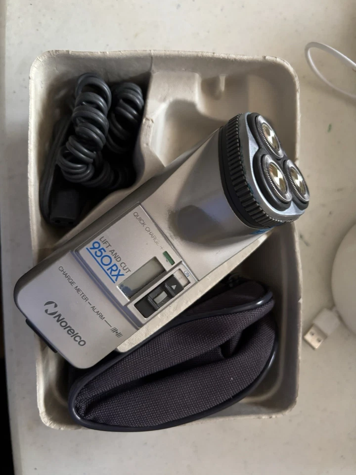 Vintage ¡FUNCIONA! Norelco 950RX Afeitadora Eléctrica Recargable con Cargador, Estuche Blando Foto 4 de 4