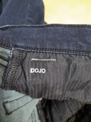 7 for All Mankind Dojo Flare Leg Jeans Women's Size 28 Stretch - Picture 11 of 12