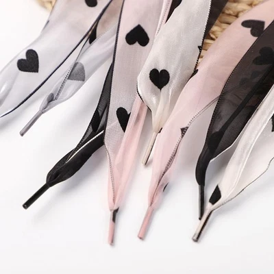4 Paar Organza Schnürsenkel Mit Herz Muster Schwarz 3,8 CM Breit Flachband - Bild 1 von 4