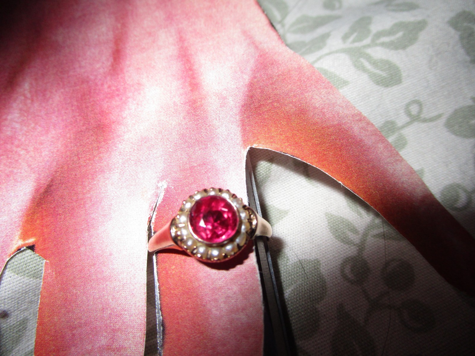 Authentic Antique Victorian Gold Ring Ruby w Seed… - image 3