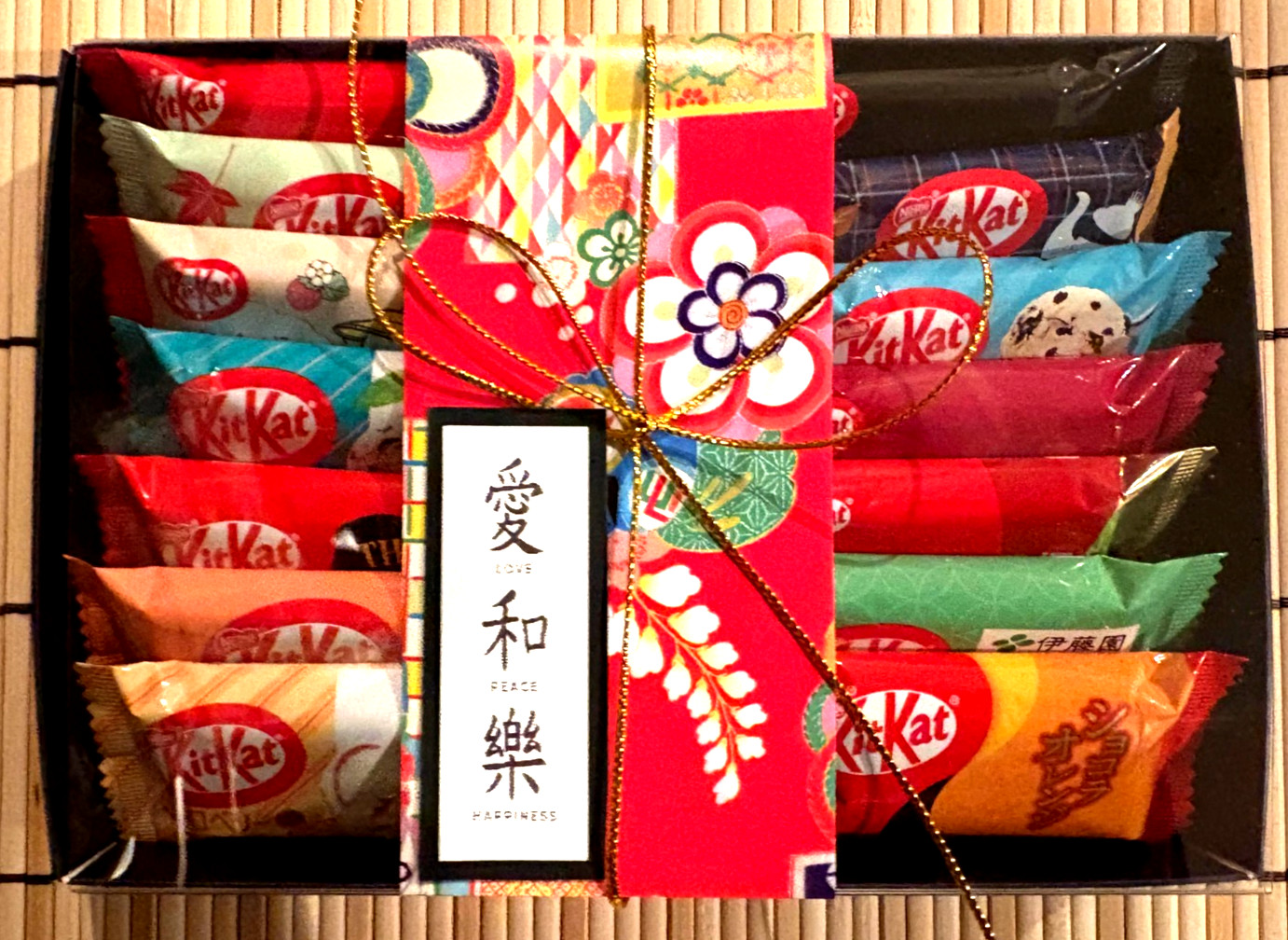Japanese Kit Kat Large Deluxe Candy Valentine Gift Box Lot 14 Bars No Duplicates