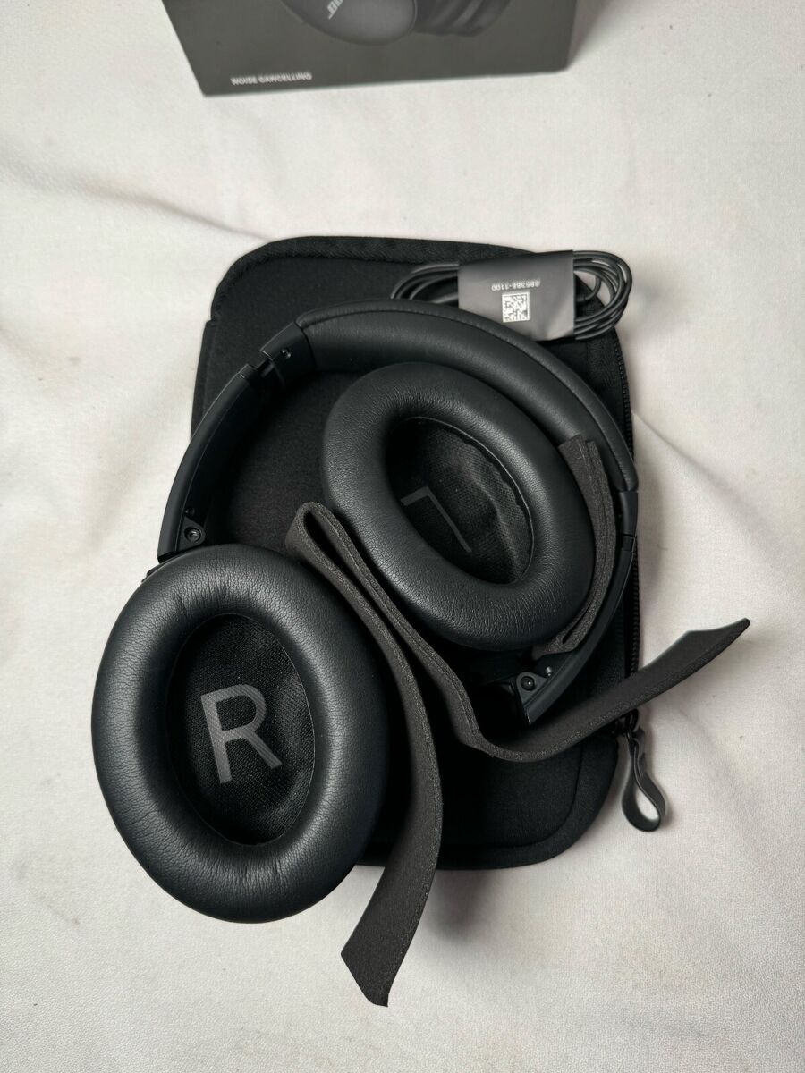 Bose QuietComfort SC Over-Ear Headphones Black - Open Box Bose QuietComfort SC Over-Ear Headphones Black - Open Box