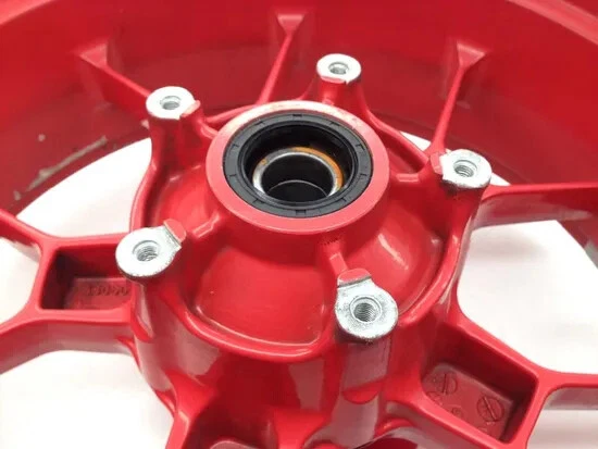 Aro de roda traseira Aprilia RSV1000R 2019 x - Imagem 2 de 4