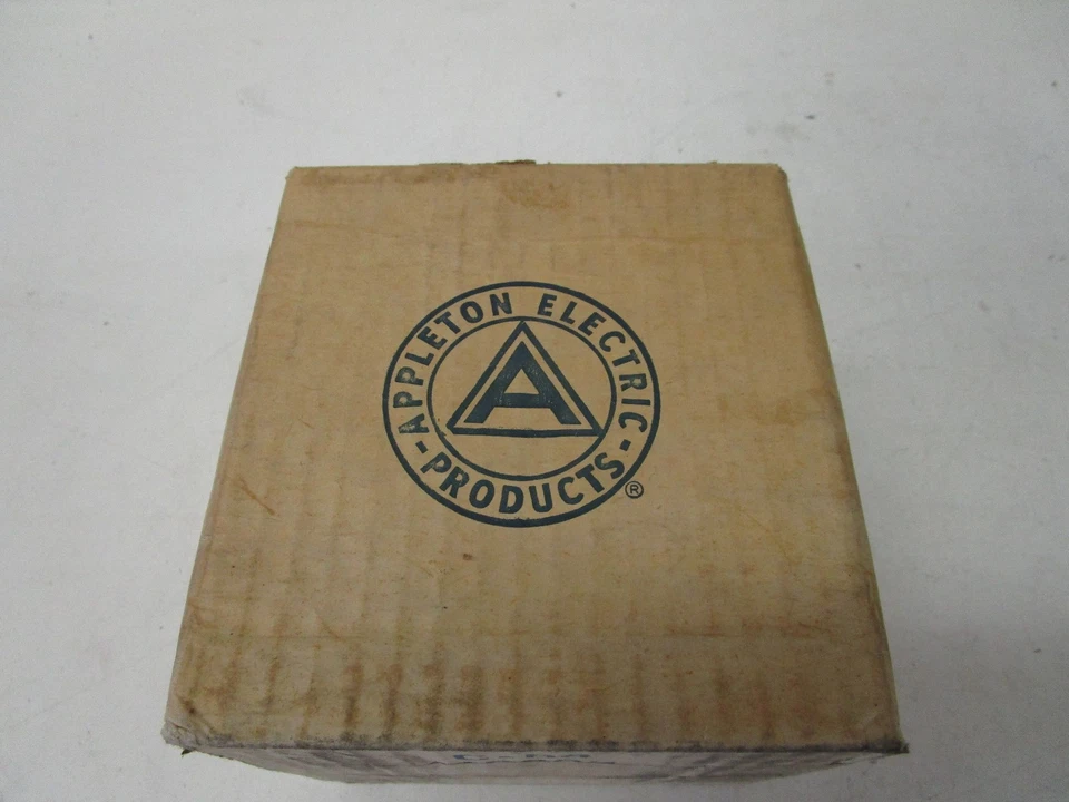 APPLETON 96T150  1-1/2" COMPRESSION RING TYPE EMT THINWALL CONNECTORS - NOS  - Image 4 of 4