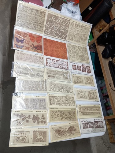 GREAT LOT 23 NOS VINTAGE CRAFTAID LEATHER TEMPLATES PLASTIC 1953-78 BILLFOLD - Picture 4 of 23