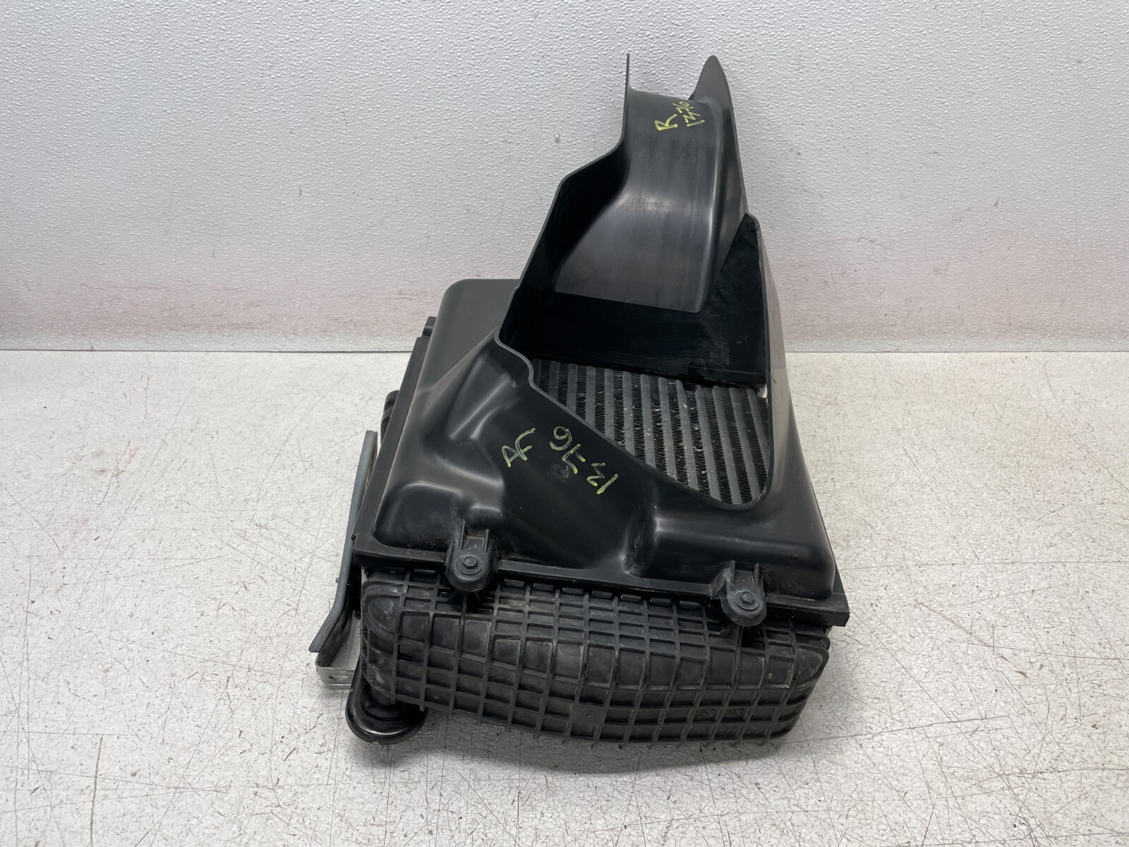 14 15 16 17 Maserati Ghibli Right Passenger Radiator Intercooler 1376 OEM