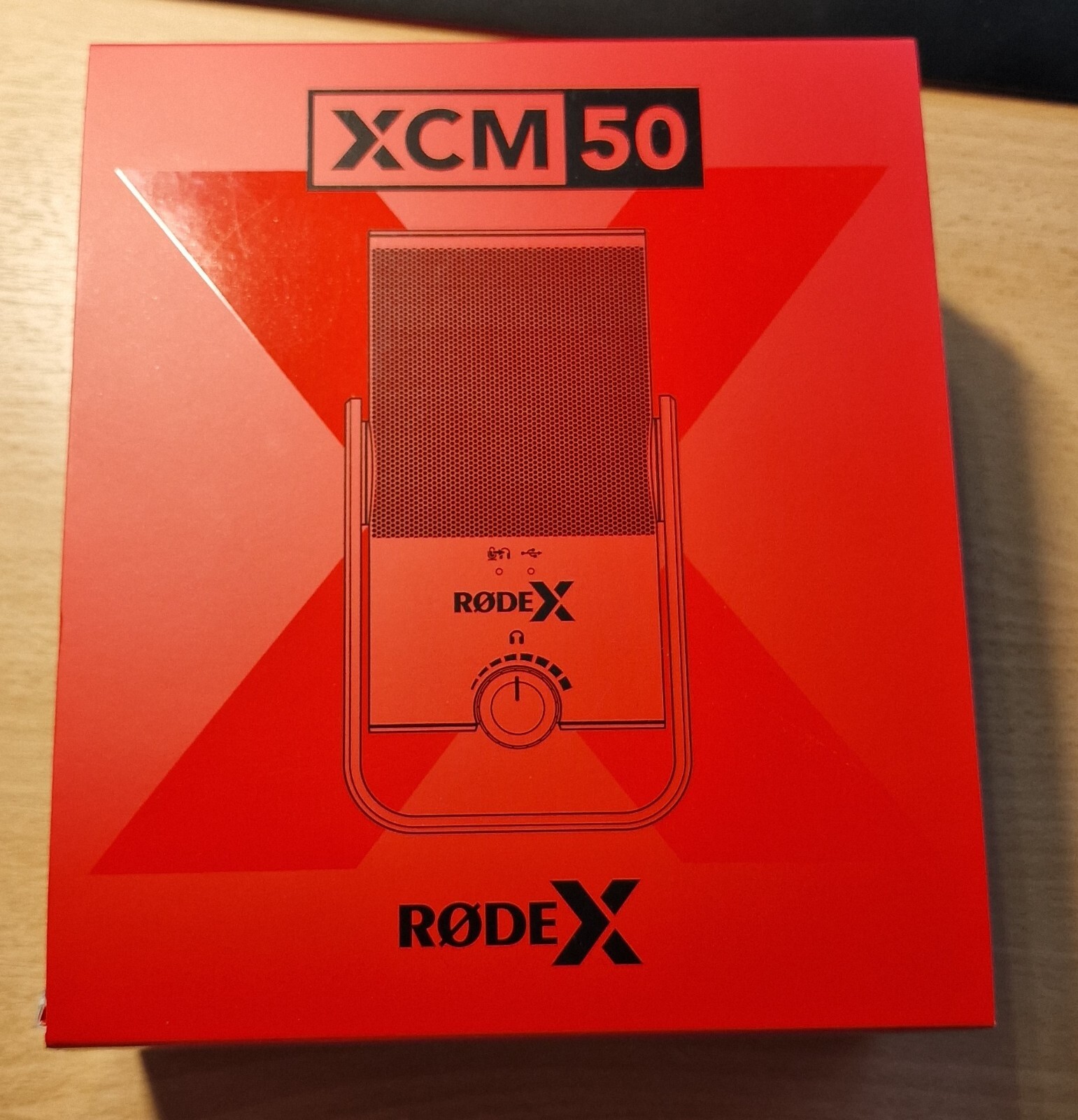 Microphone RØDE XCM-50 USB-C avec traitement DSP et trépied de bureau inclus pour gamer
