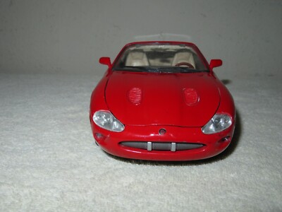 JAGUAR XK SERIES CONVERTIBLE RED 1:18 MAISTO OPENING DOORS, HOOD