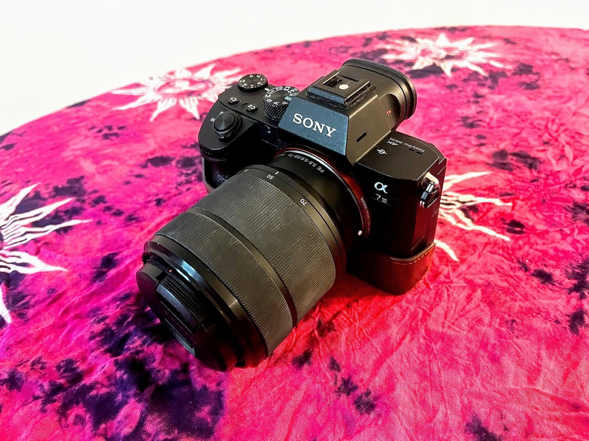 Sony Alpha a7 III Mirrorless Digital Camera 28-70mm Lens Case Low Shutter  Count