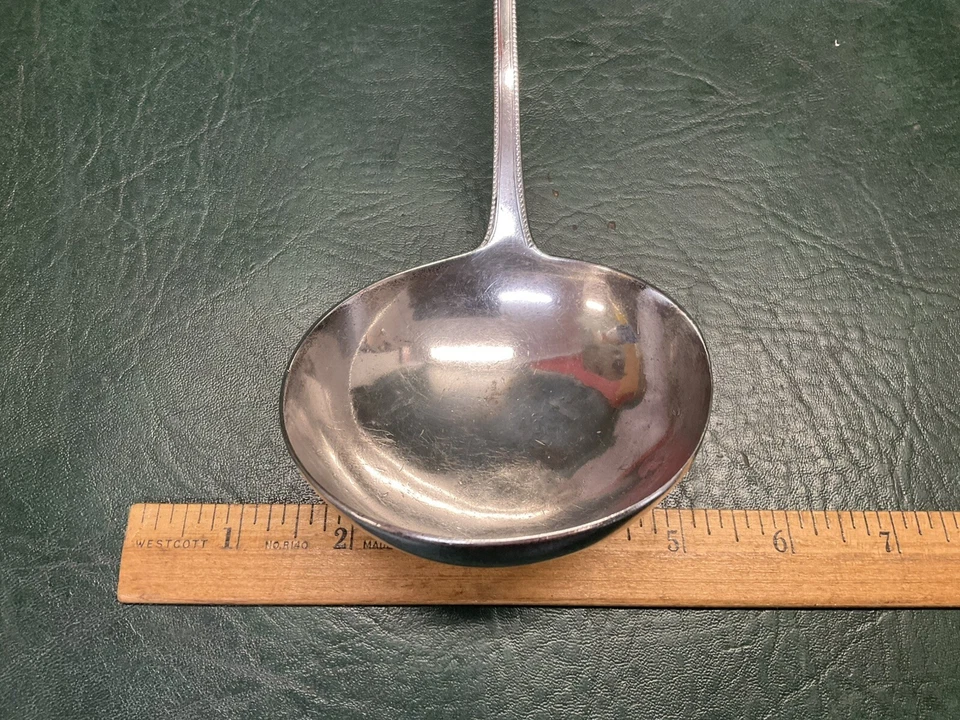Antiguo cucharón inglés georgiano de plata ~ Londres 1782 con mono Foto 2 de 4